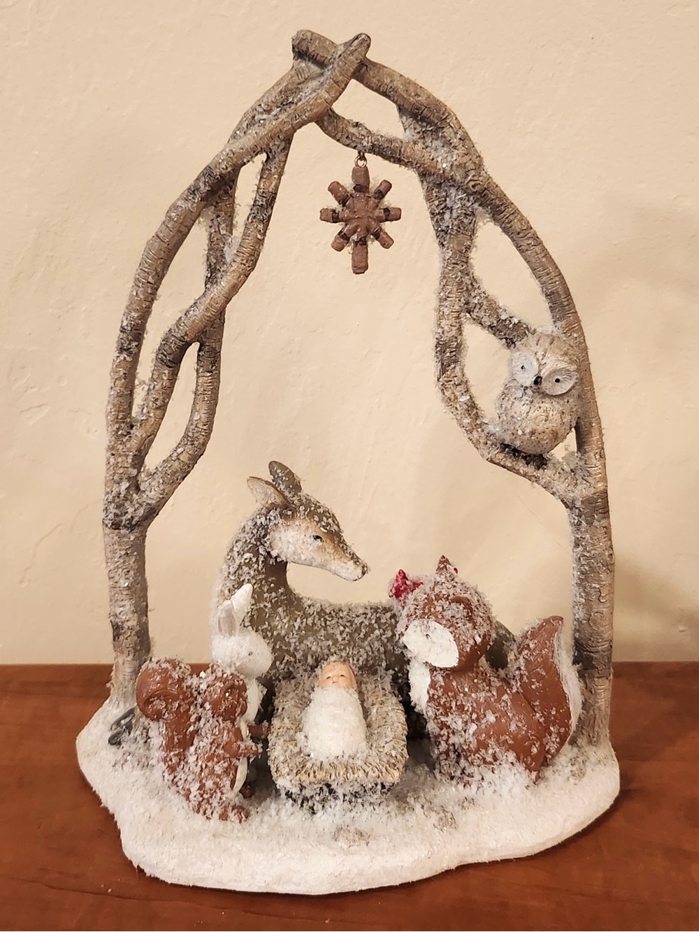 Roman ”Baby Jesus with Animals” Woodland Nativity Snow Birch Arch 2018 11.5”